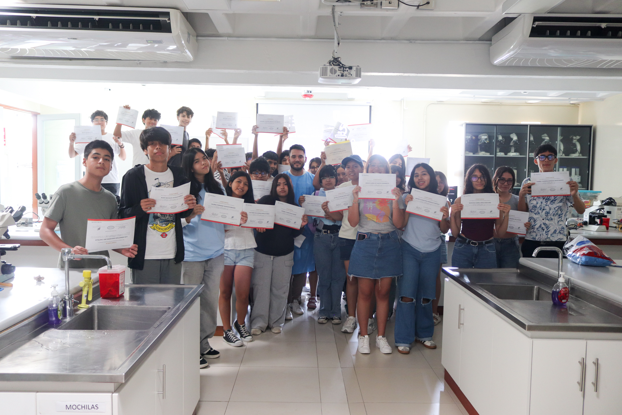 Culmina con éxito el programa Diviértete y Aprende 2026 – Junior en la Facultad de Ciencias e Ingeniería de la UPCH